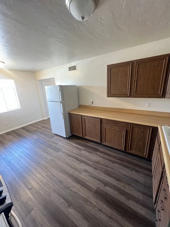 2401 W Alameda St - Photo 7 of 19