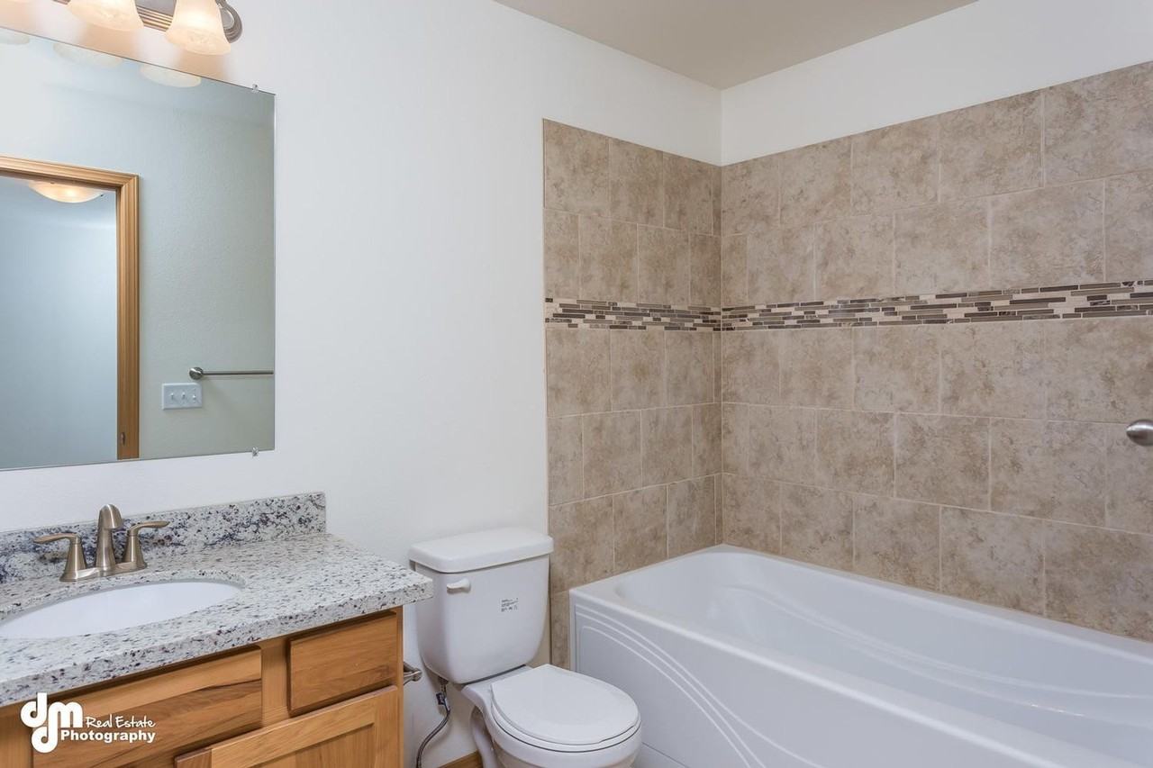 2468 W Ben Hogan Ave - Photo 4 of 21