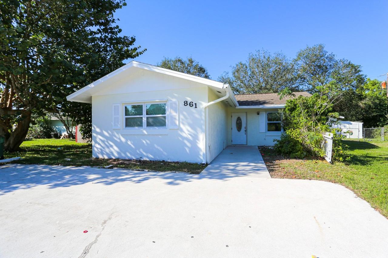 861 San Remo Ave - Photo 2 of 35