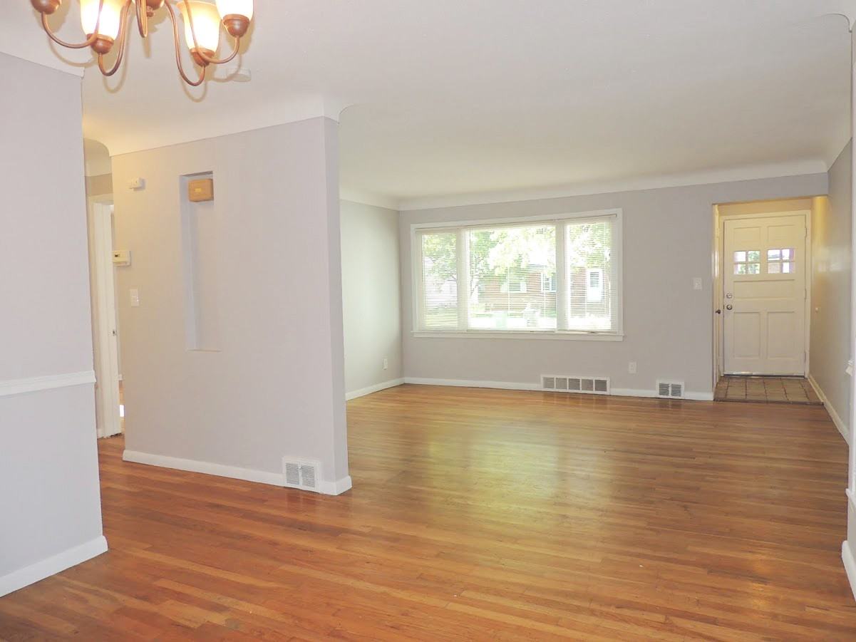 30115 Thomas St - Photo 3 of 14