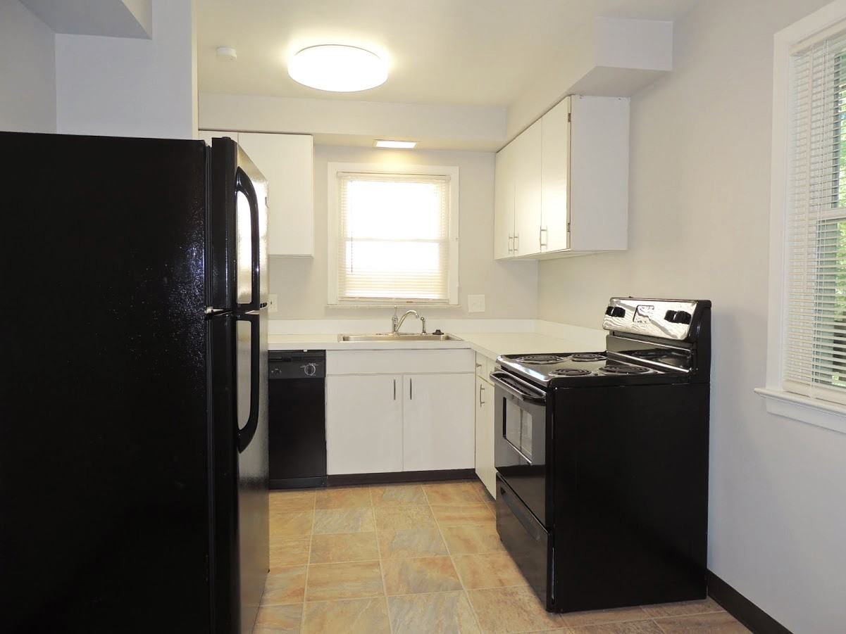 30115 Thomas St - Photo 4 of 14