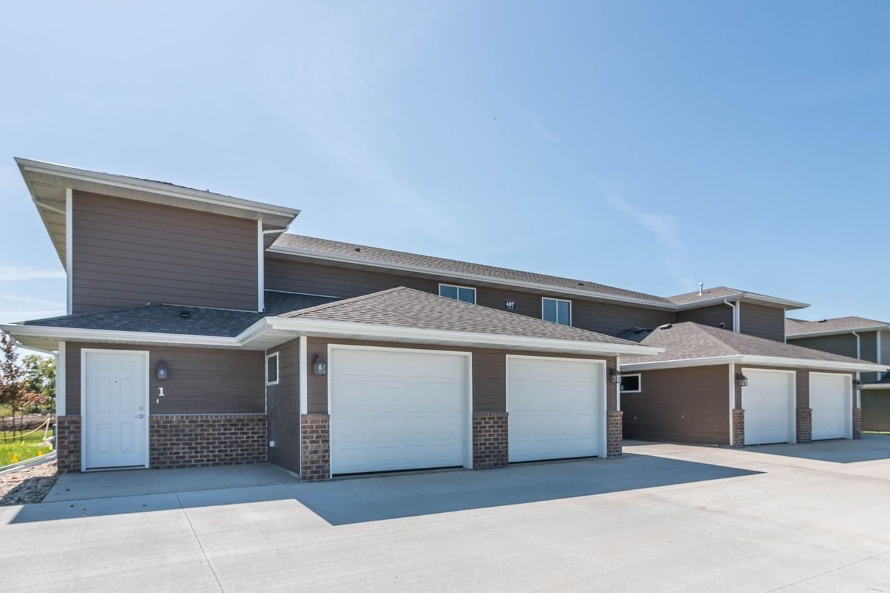3 Bedroom Barker Place Townhome with Attached Garage & In - Photo 2 of 14