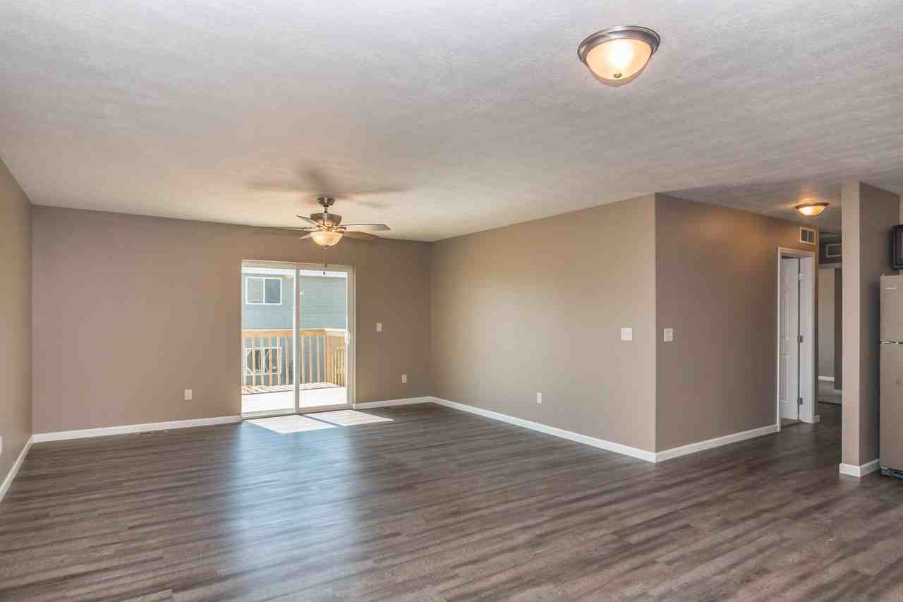 3 Bedroom Barker Place Townhome with Attached Garage & In - Photo 4 of 14