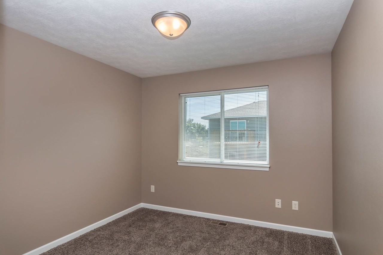 3 Bedroom Barker Place Townhome with Attached Garage & In - Photo 6 of 14