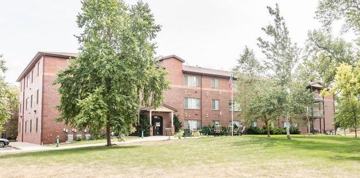 featured image of 909 E 14th St