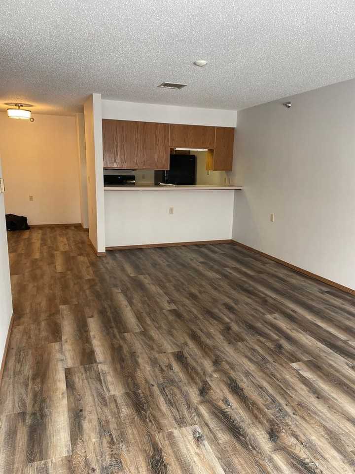 909 E 14th St - Photo 5 of 10