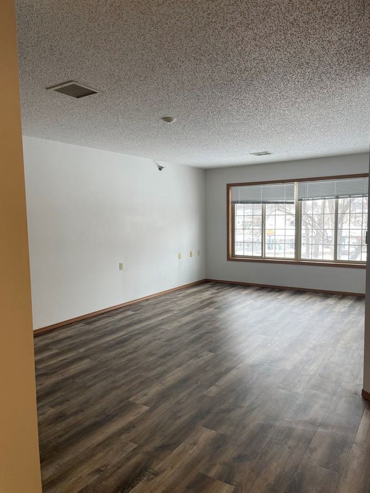 909 E 14th St - Photo 7 of 10