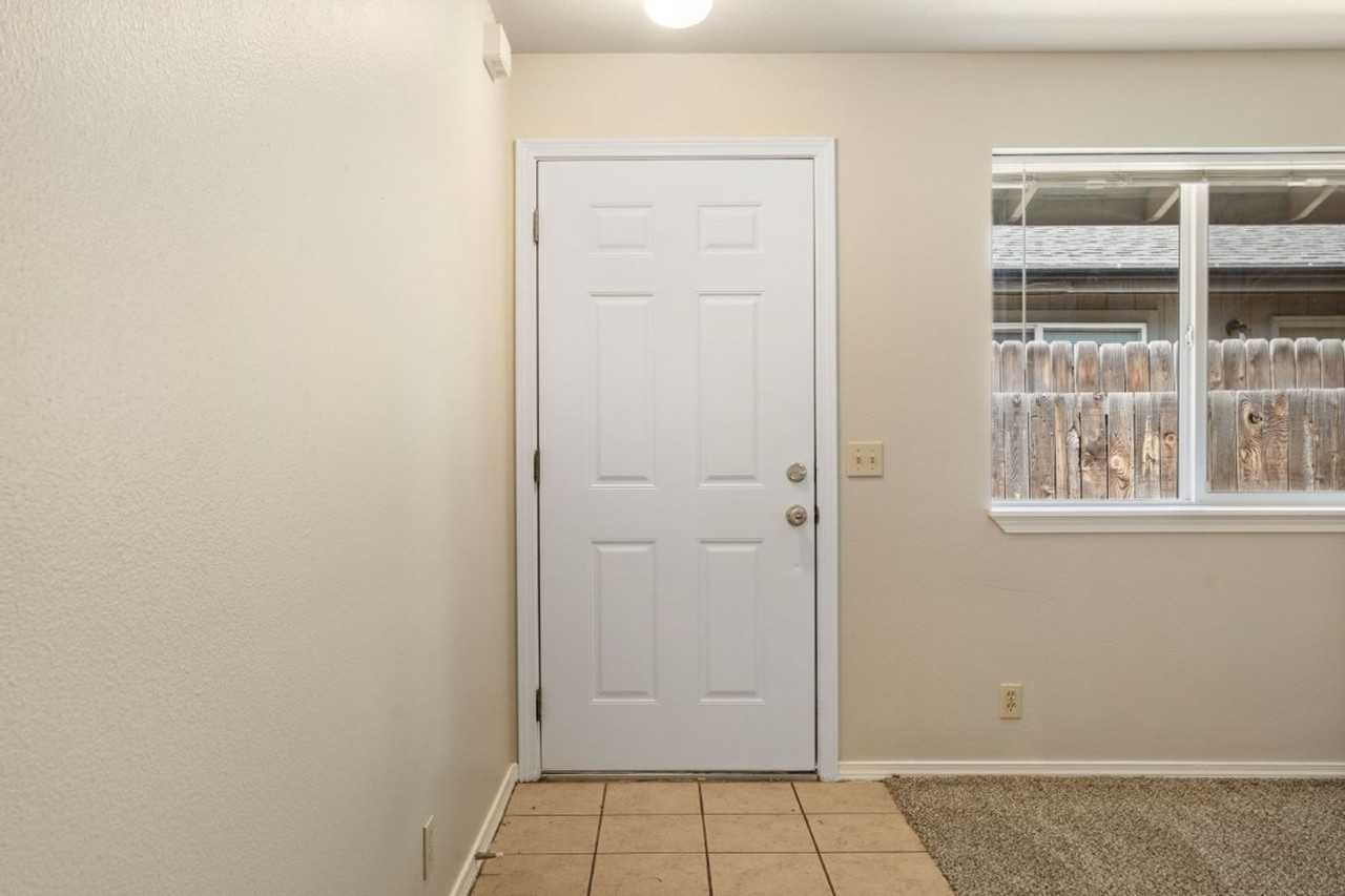 Clay Ave., 443 NE - Photo 2 of 30