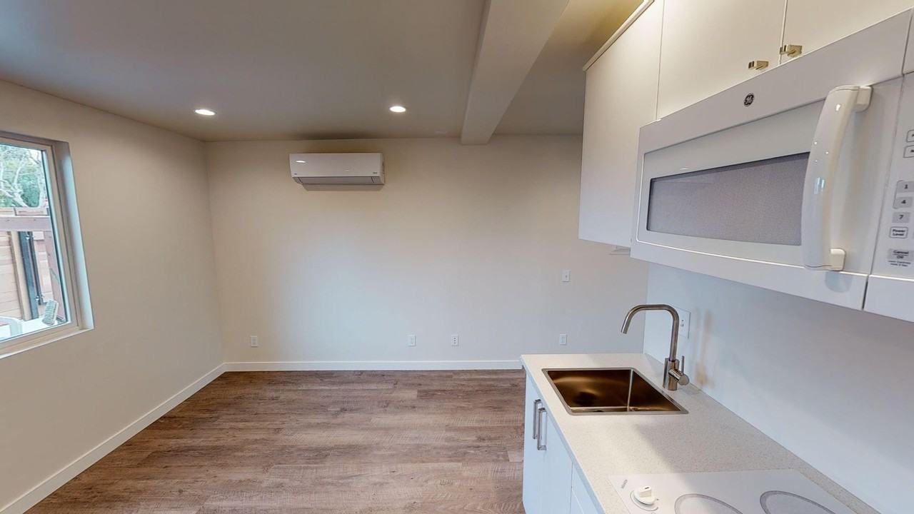1125 2nd St - Photo 2 of 7