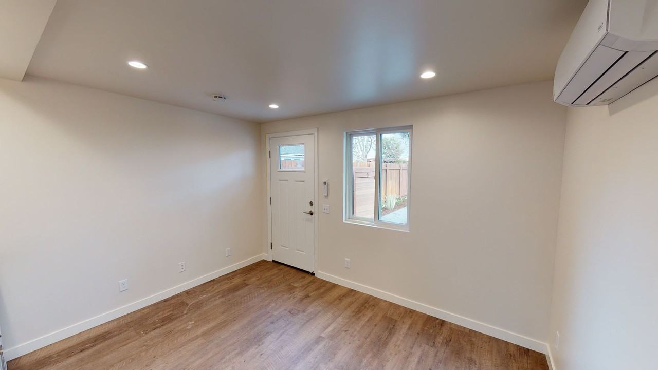 1125 2nd St - Photo 4 of 7
