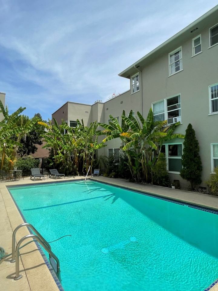 s8017 - Photo 2 of 3