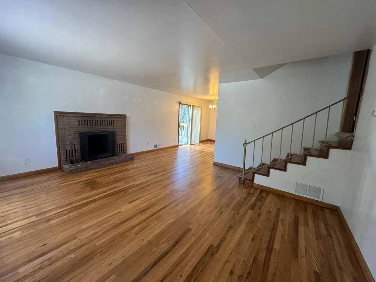 1920 Auburn St - Photo 4 of 18