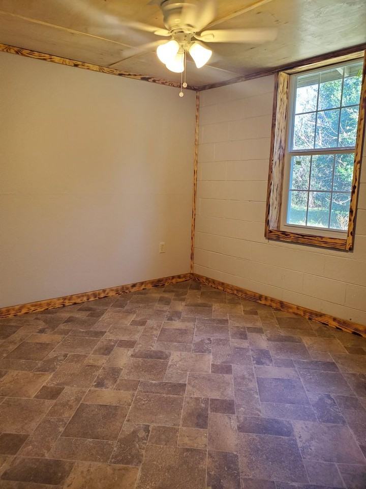 109 Circle Dr - Photo 4 of 6