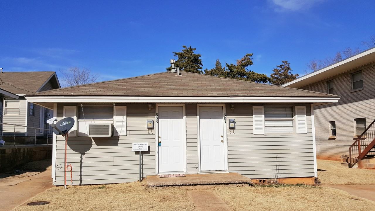 305 E Oklahoma Ave - Photo 2 of 14