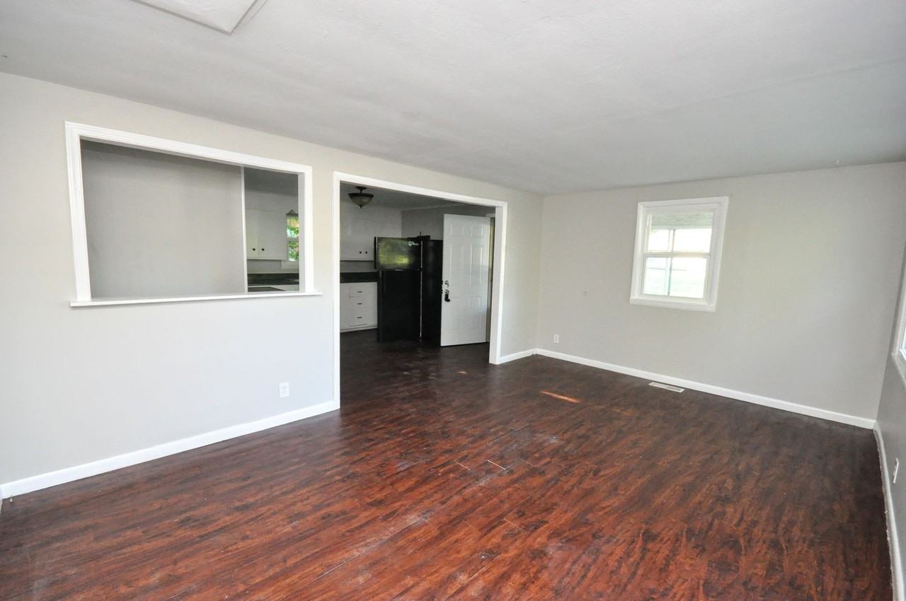 1510 Oak St - Photo 3 of 11