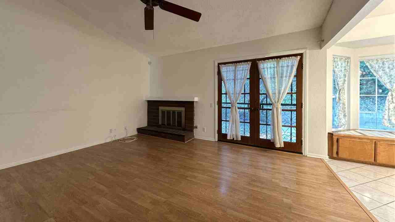 6064 Laura Ln - Photo 4 of 22