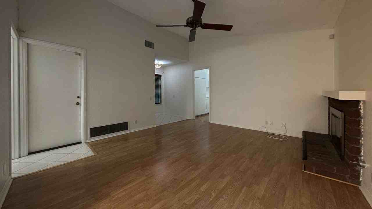 6064 Laura Ln - Photo 5 of 22