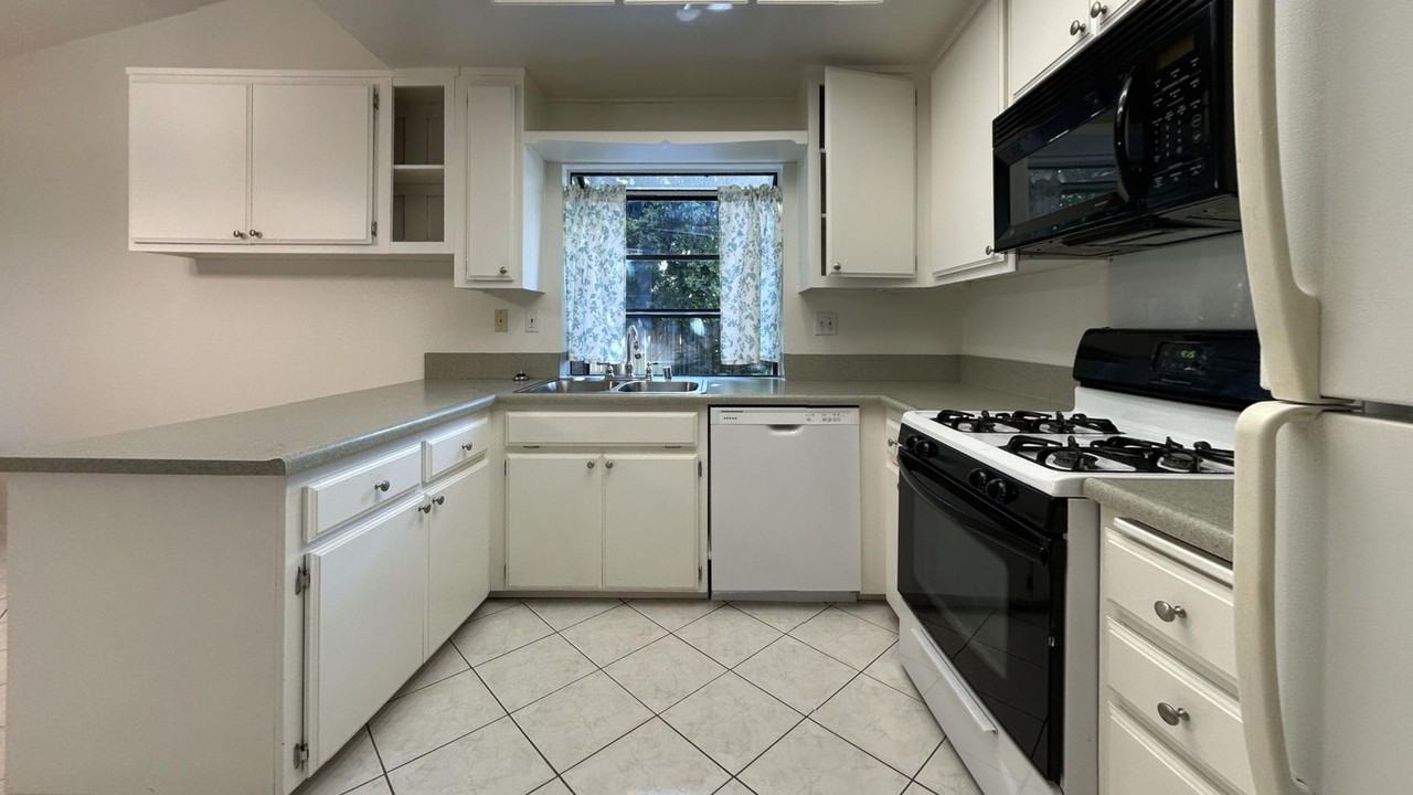 6064 Laura Ln - Photo 6 of 22