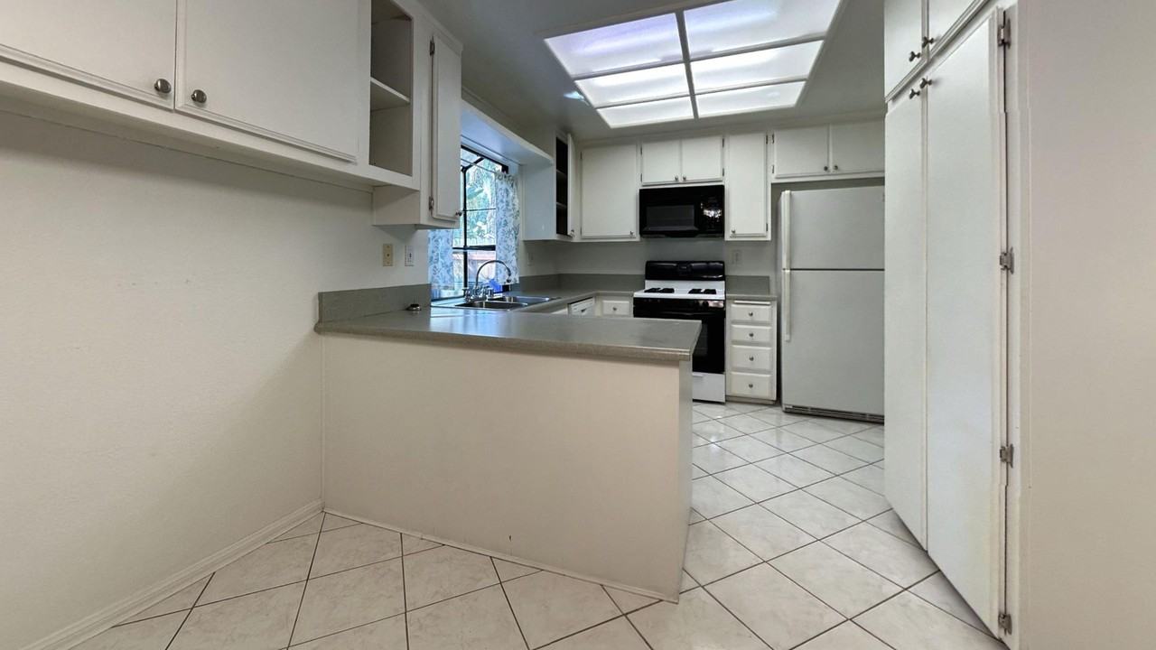 6064 Laura Ln - Photo 7 of 22