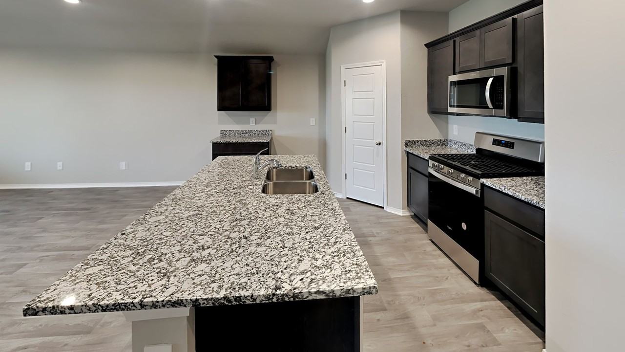 10509 Nw 25th St - Photo 5 of 18