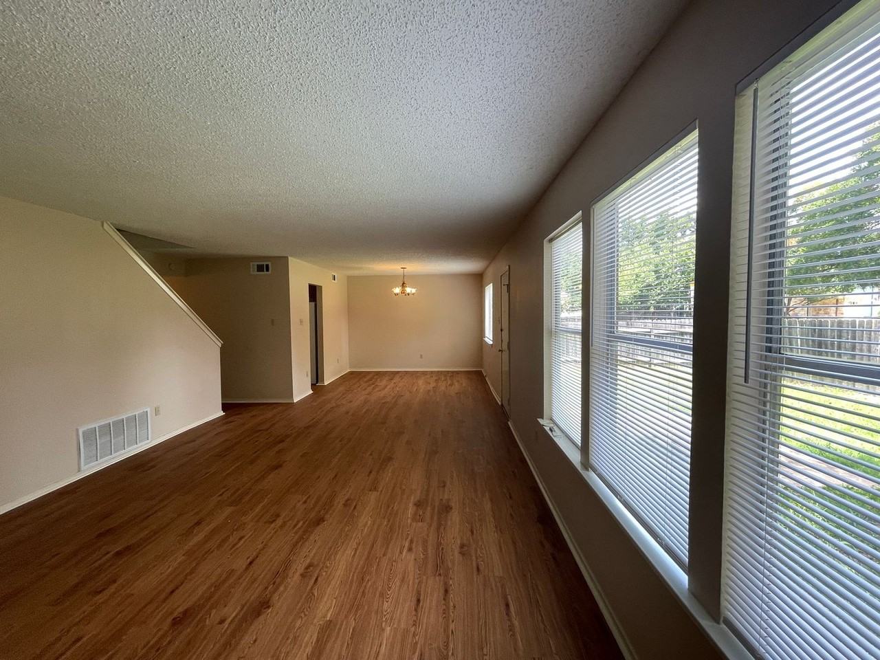 8116 Pilgrims Pl - Photo 6 of 36