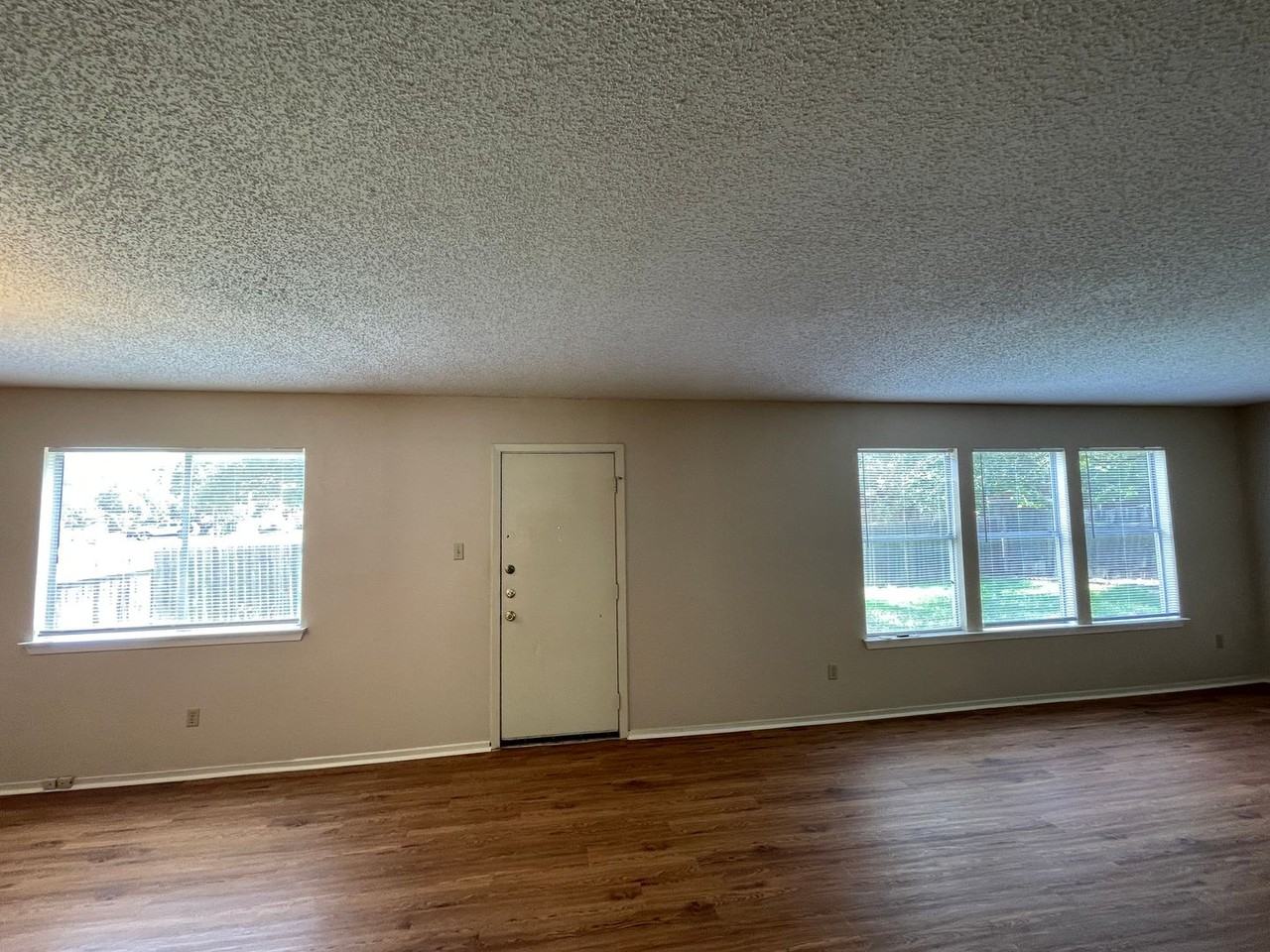 8116 Pilgrims Pl - Photo 7 of 36