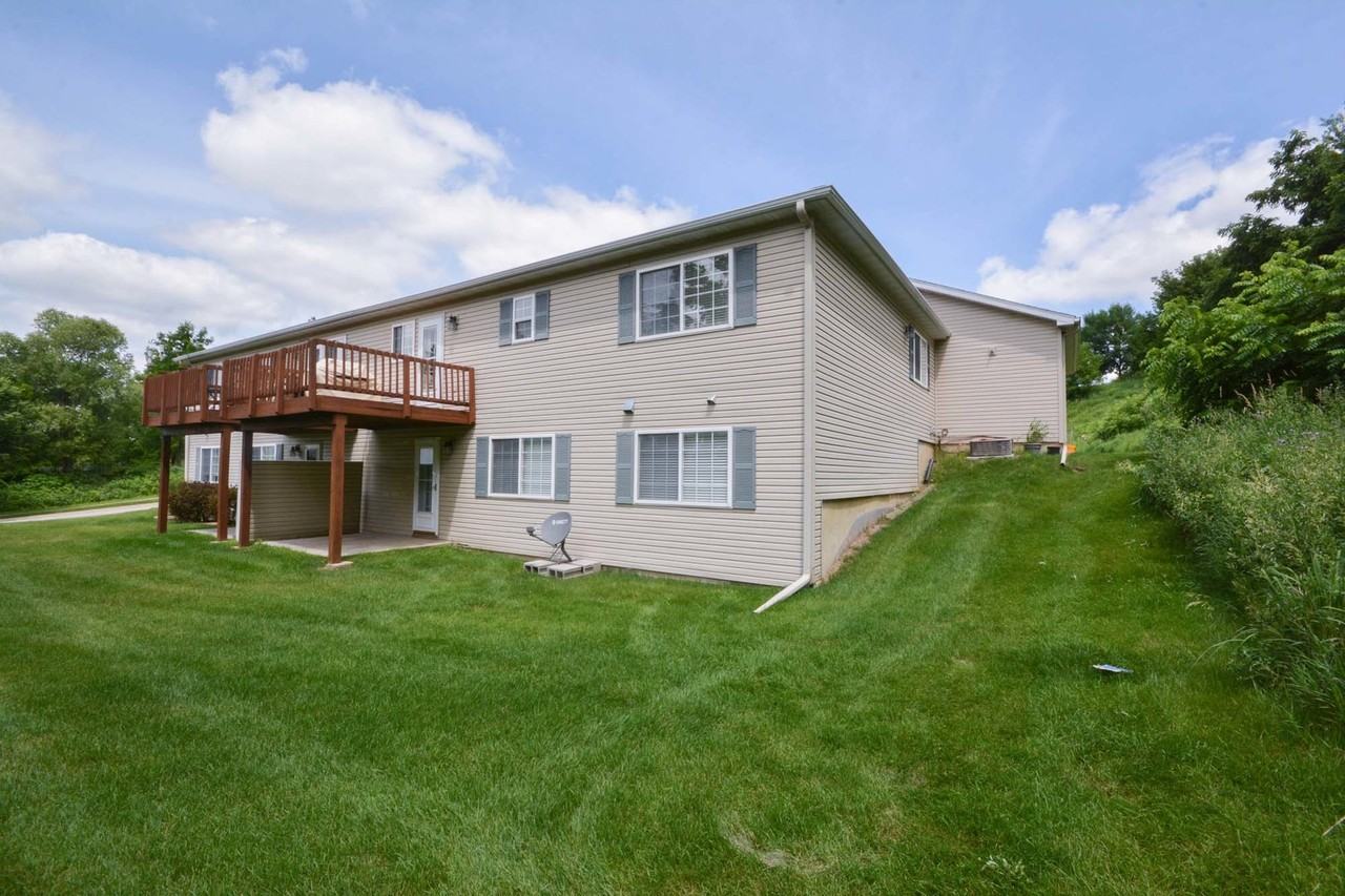 4458 Meadow Lakes Dr Nw - Photo 2 of 22