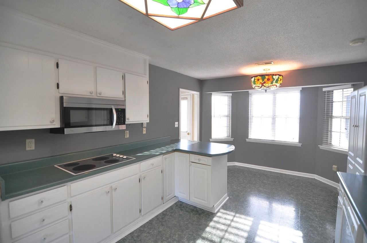 1200 Maebeth Cir Se - Photo 2 of 12