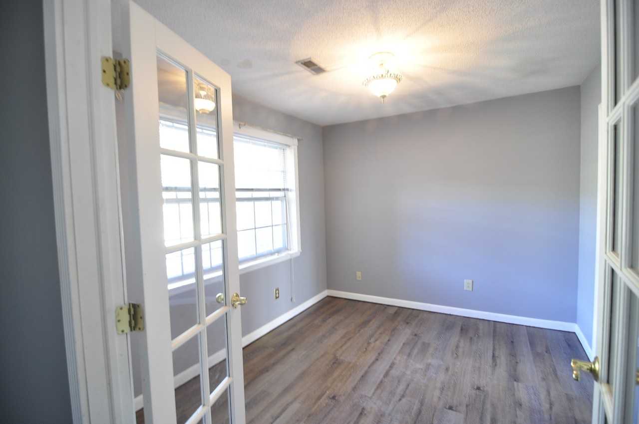 1200 Maebeth Cir Se - Photo 3 of 12