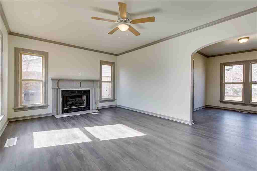 2405 Nw 32nd St - Photo 3 of 20