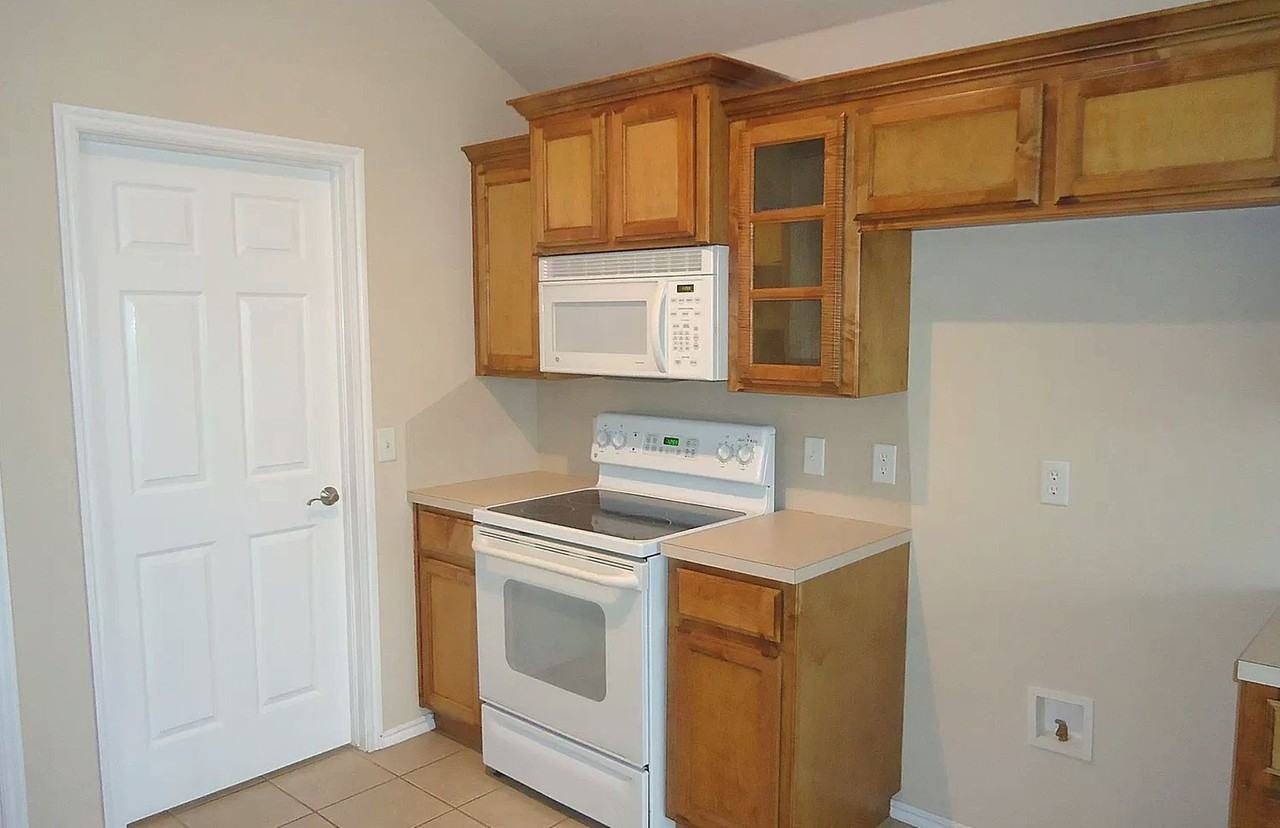 16032 Okalee Ln - Photo 4 of 14