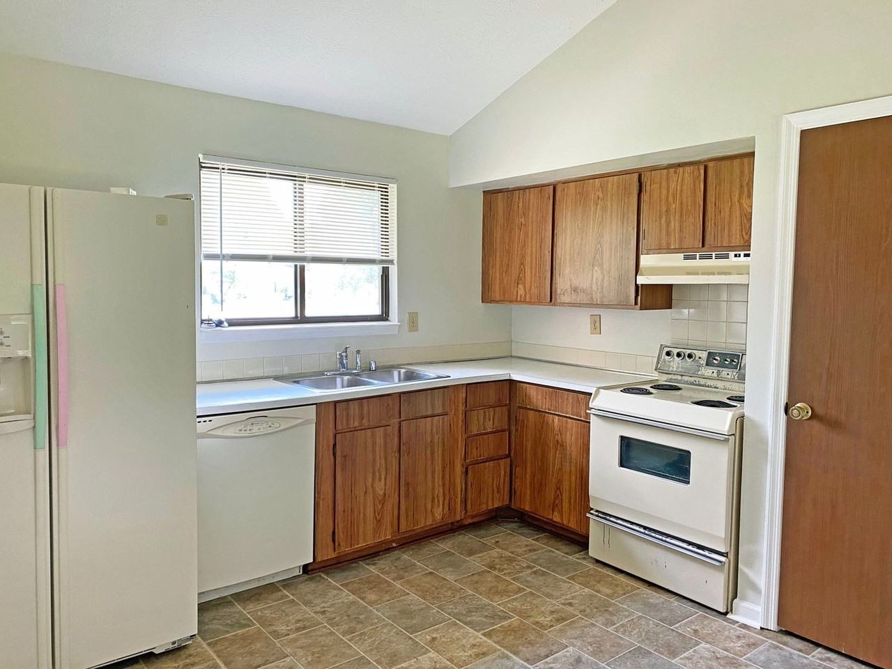 1552 Samara Glen Way - Photo 2 of 18