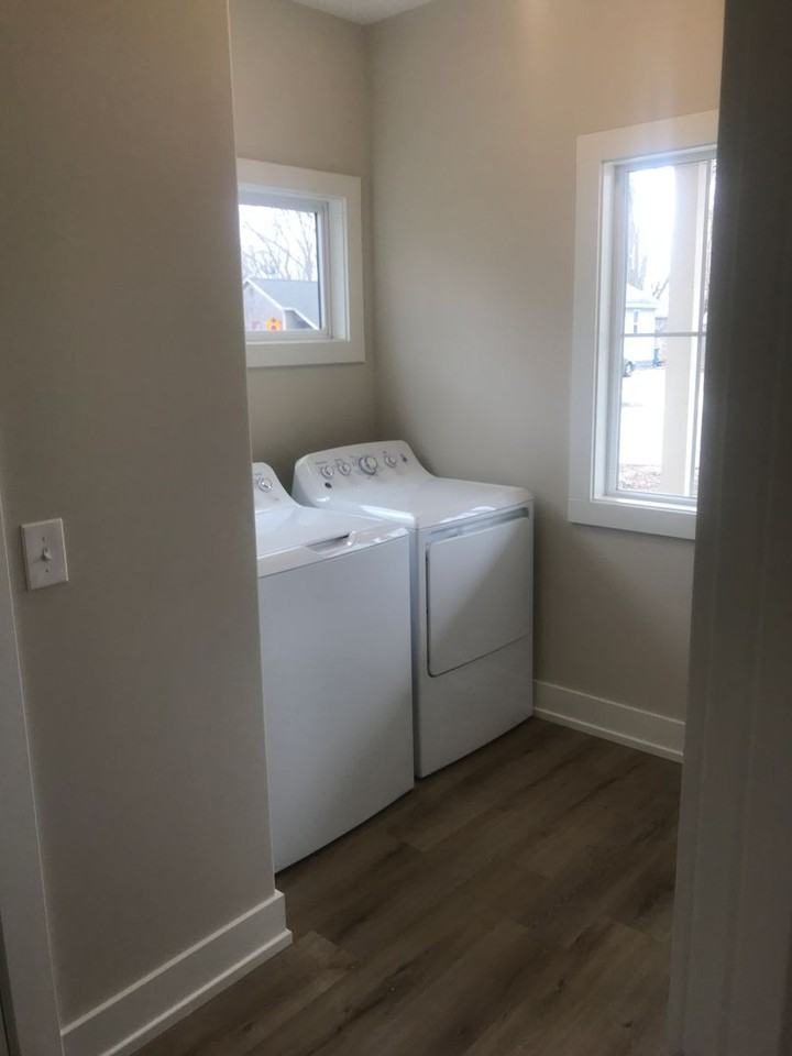 579 W Muskegon Ave - Photo 2 of 20