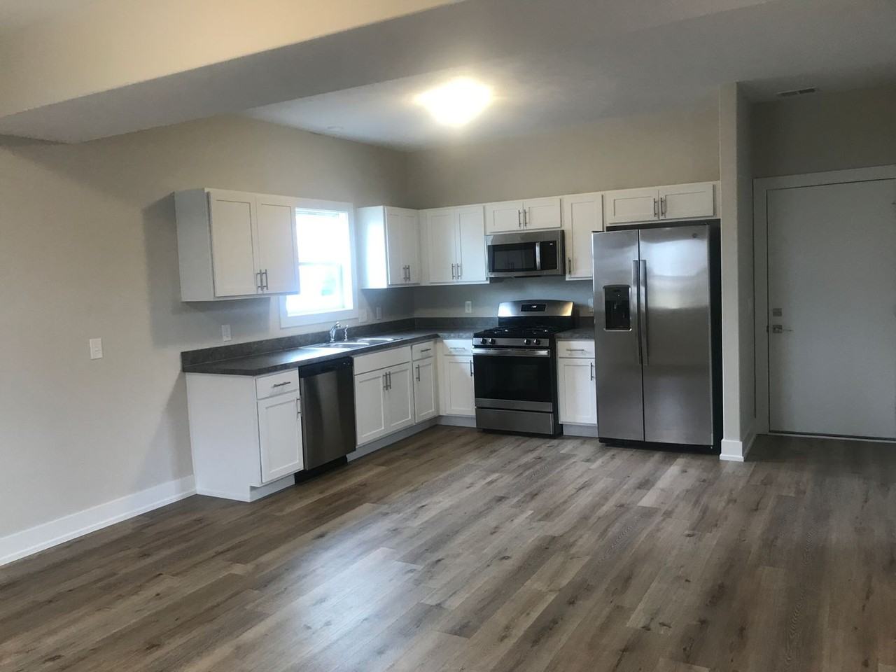 579 W Muskegon Ave - Photo 3 of 20