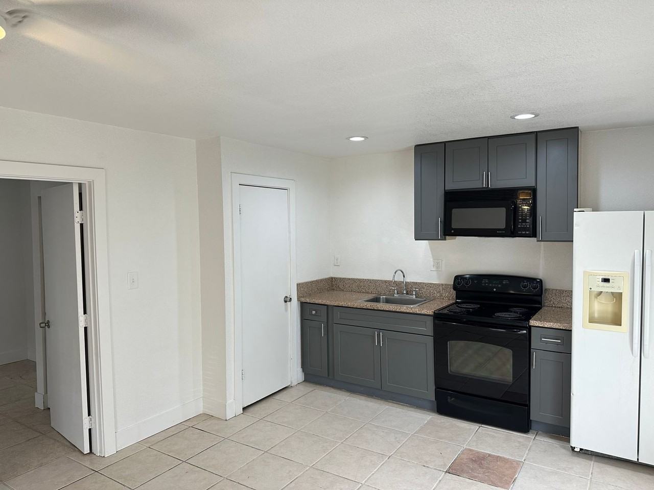 2522 Salt Lake St - Photo 7 of 19
