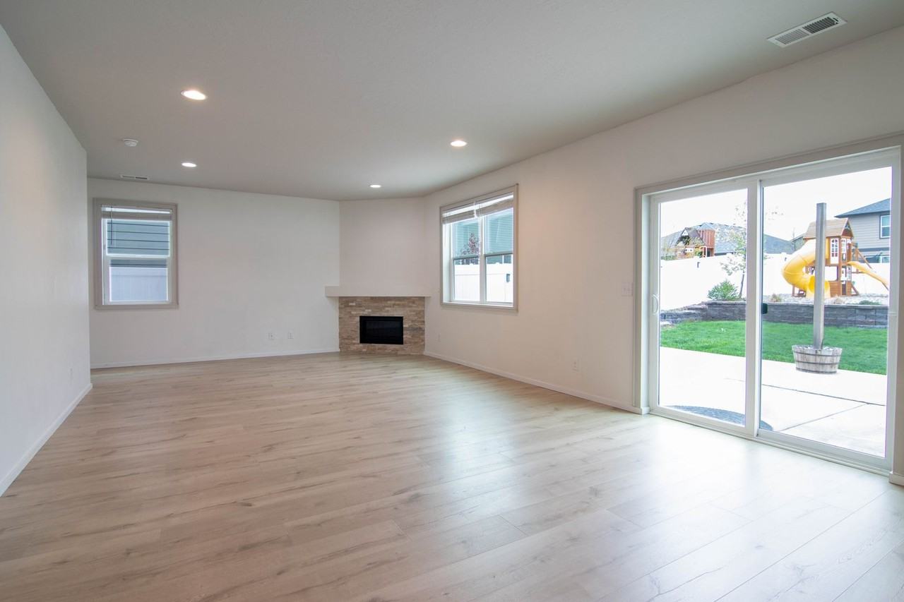 8006 S Fruitvale Ln - Photo 4 of 25