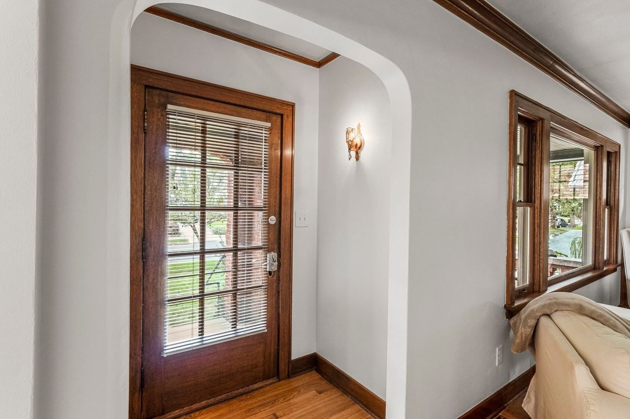 408 W 25th Ave - Photo 5 of 36