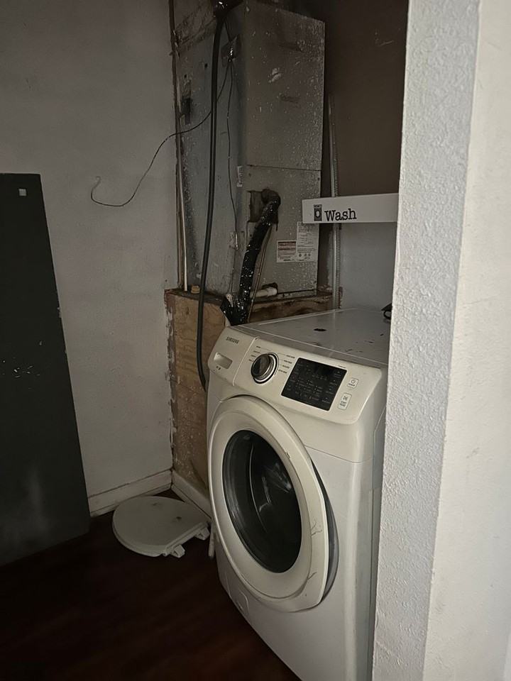 1710 Poplar St - Photo 6 of 11