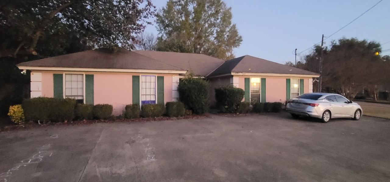 577 Eastdale Rd S - Photo 2 of 2