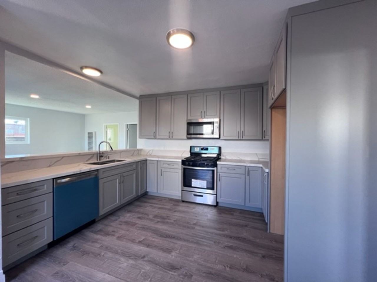 1932 W 76th St - Photo 5 of 22