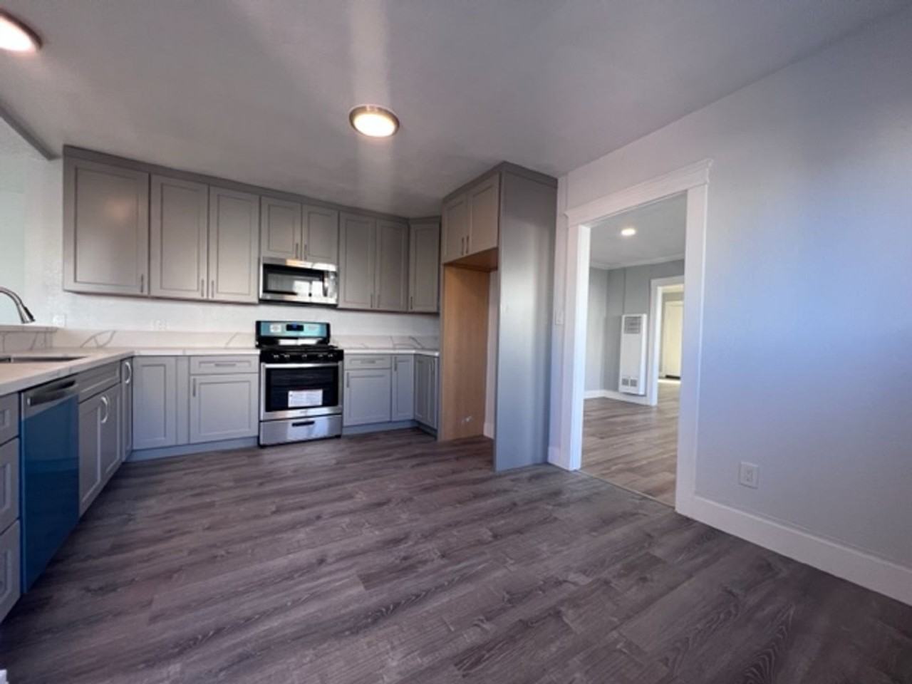 1932 W 76th St - Photo 6 of 22