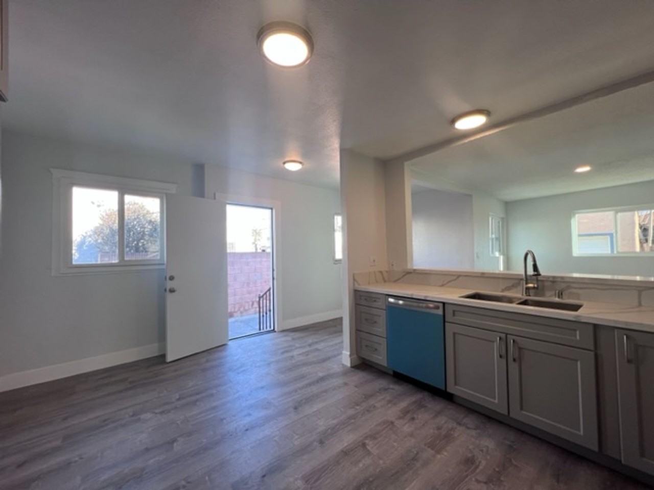 1932 W 76th St - Photo 7 of 22