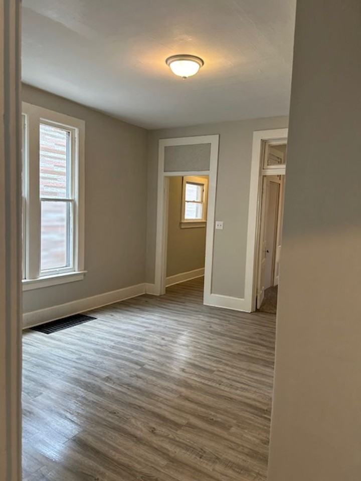 620 E Delaware St - Photo 5 of 18