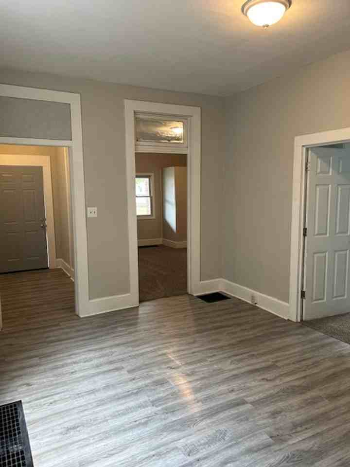 620 E Delaware St - Photo 6 of 18