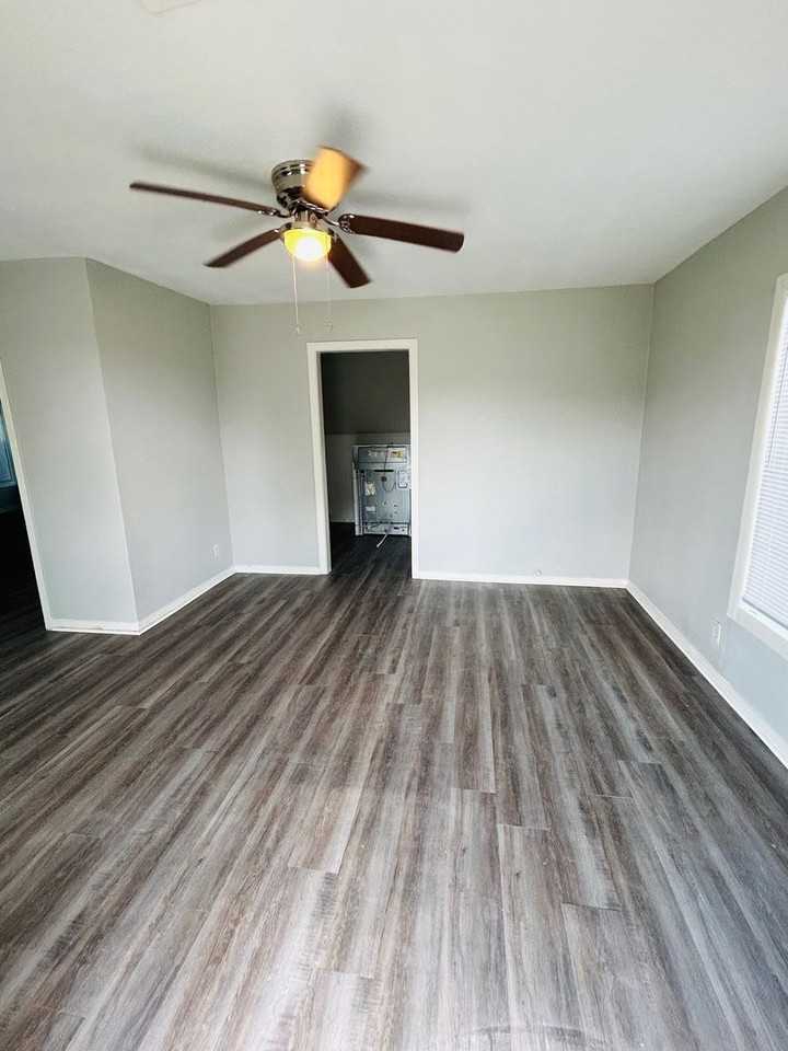 4623 Memorial Dr - Photo 3 of 7