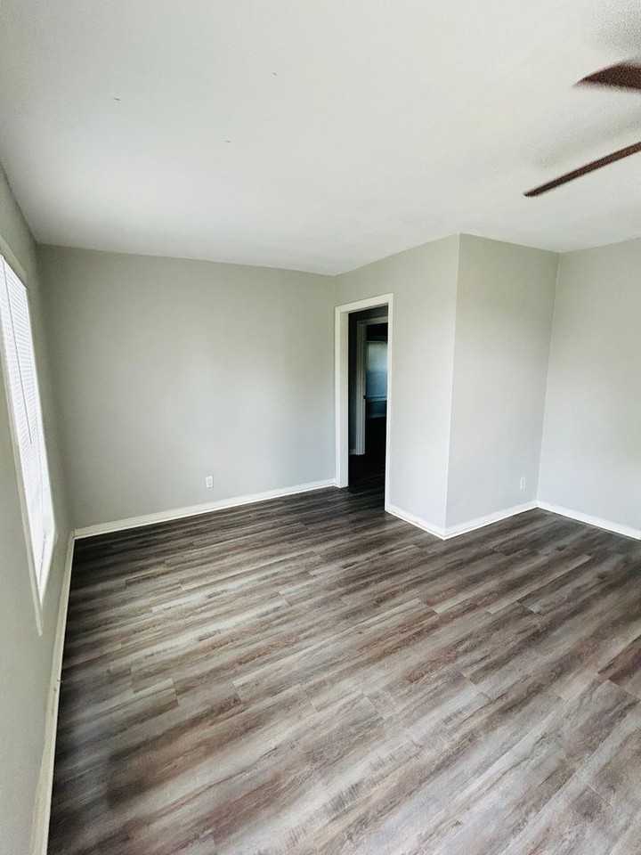 4623 Memorial Dr - Photo 4 of 7