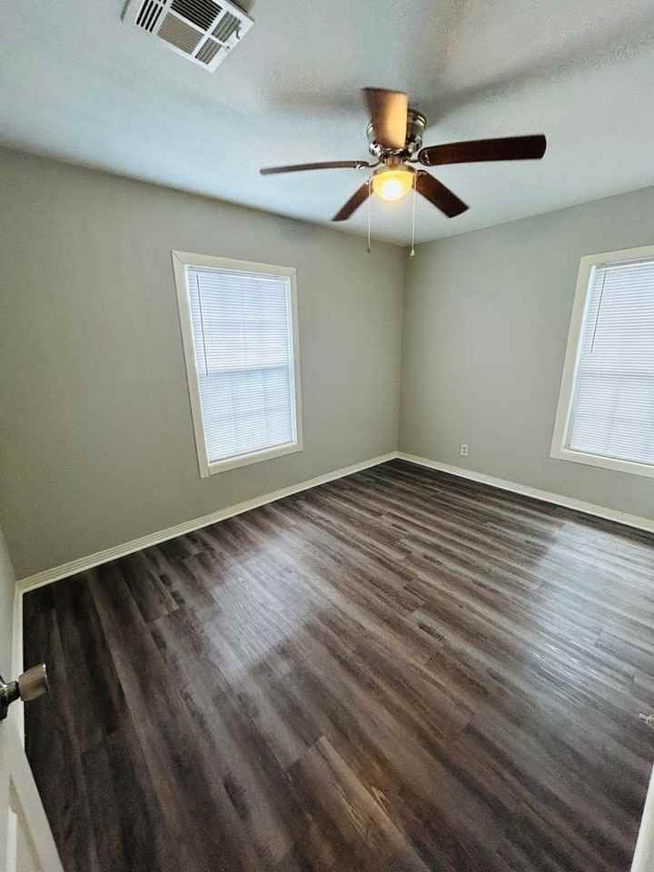 4623 Memorial Dr - Photo 5 of 7