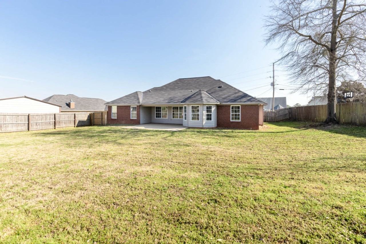 37 Peacock Dr - Photo 2 of 42
