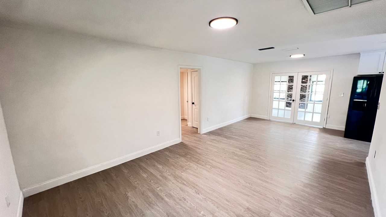 1320 Audubon Dr - Photo 3 of 26