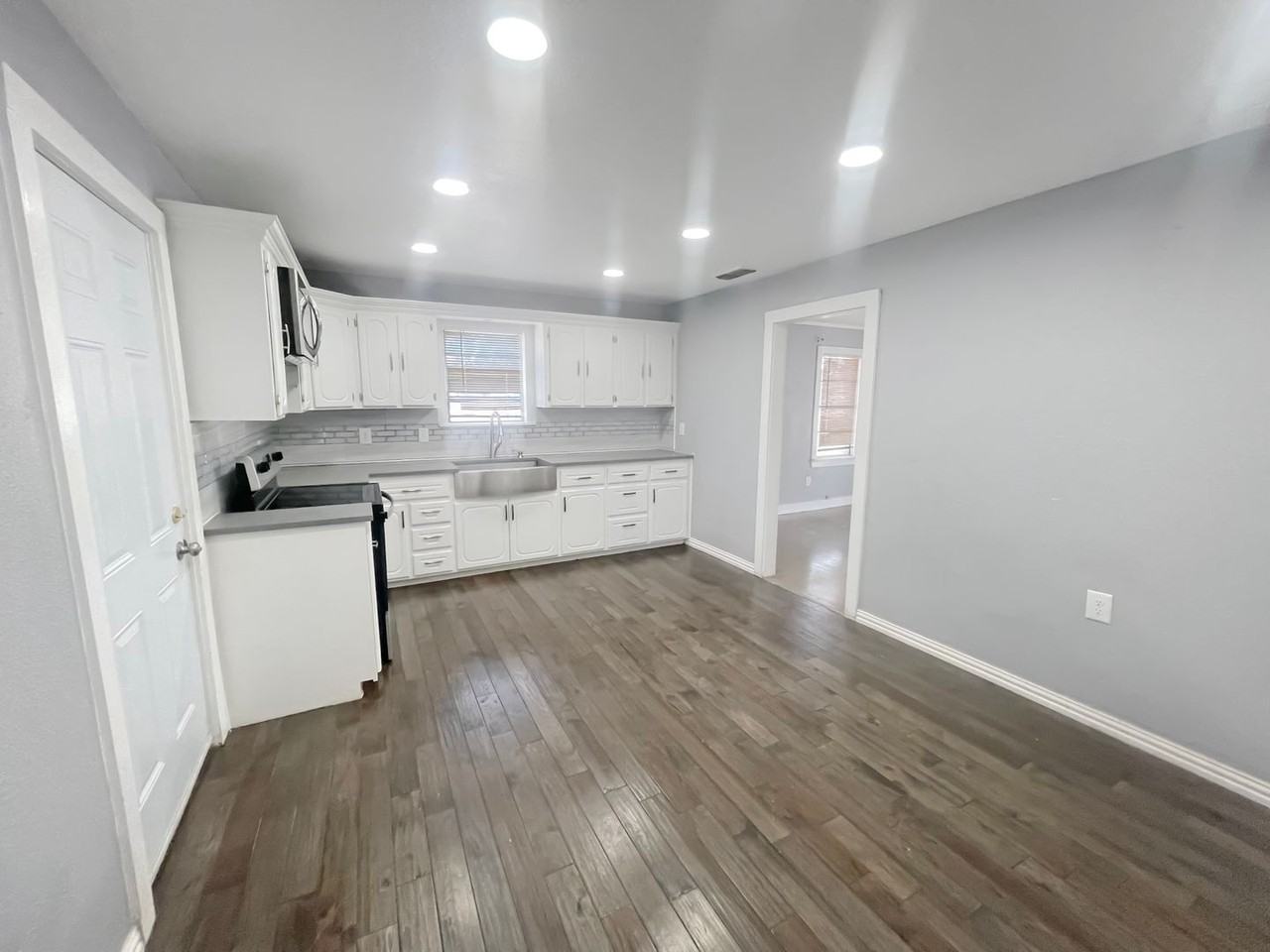 312 E Sanger St - Photo 2 of 7